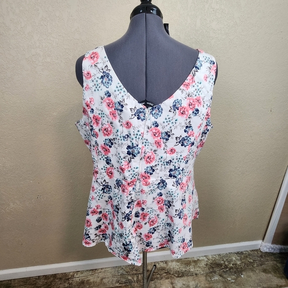 Torrid Melon and Blue Floral Peplum Top 4X (5133) - Picture 2 of 5